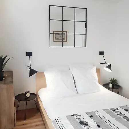 Paris-place De Clichy Apartment *