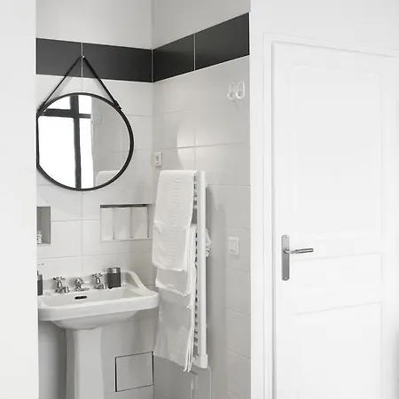 Paris-place De Clichy Apartment